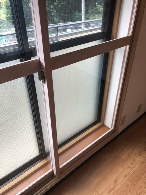 透明網入りガラス